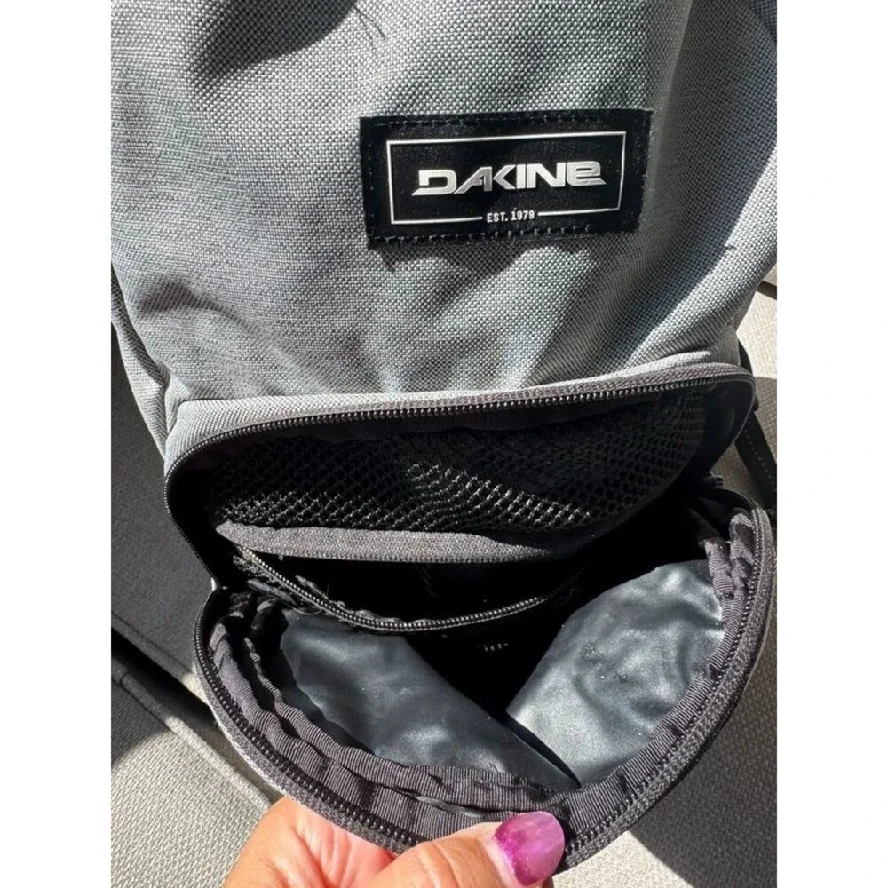 Dakine Factor 22L Backpack Carbon Gray